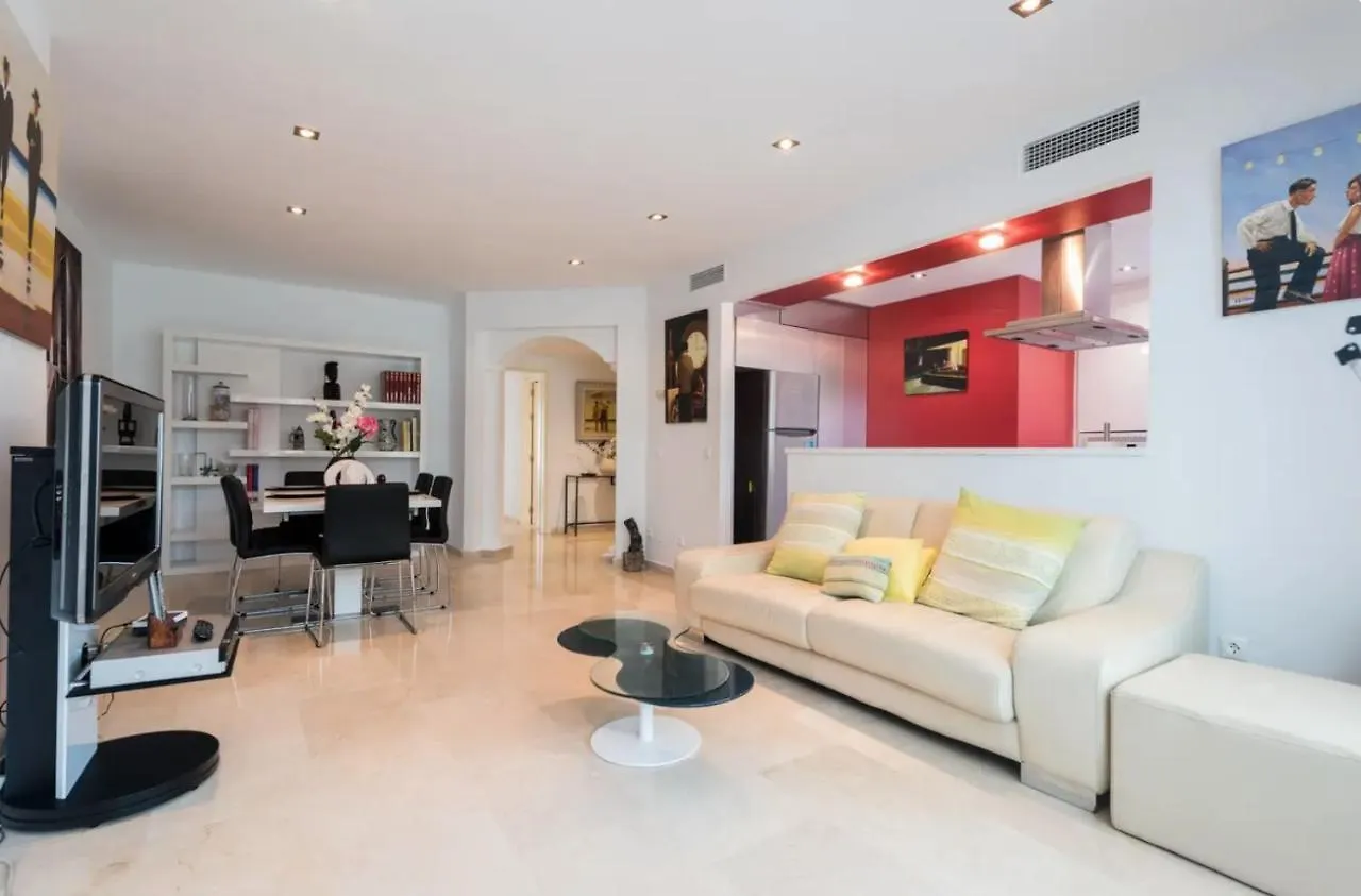 Charming 2 Bedroom Trocadero Arena Area contacts