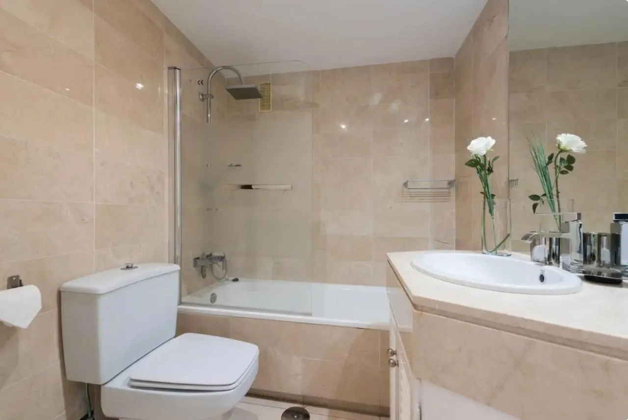 Charming 2 Bedroom Trocadero Arena Area Marbella 0*,